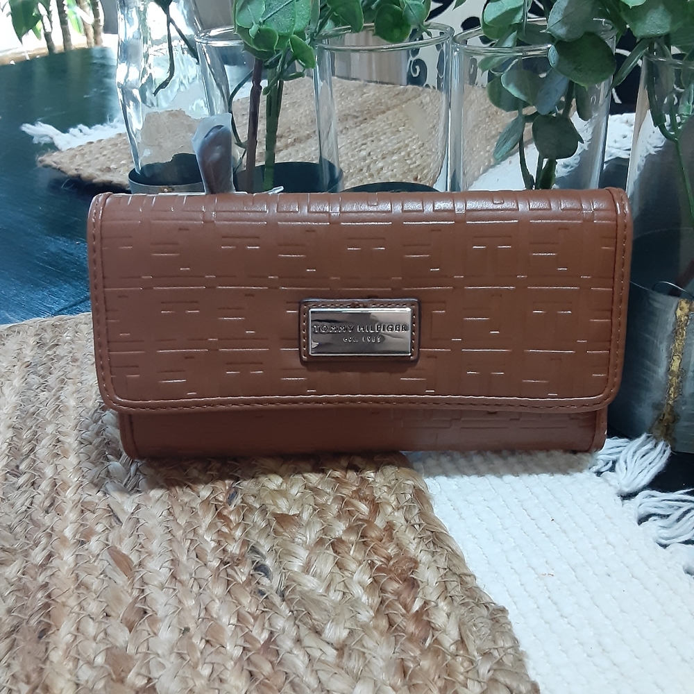 New Tommy Hilfiger wallet tan brown